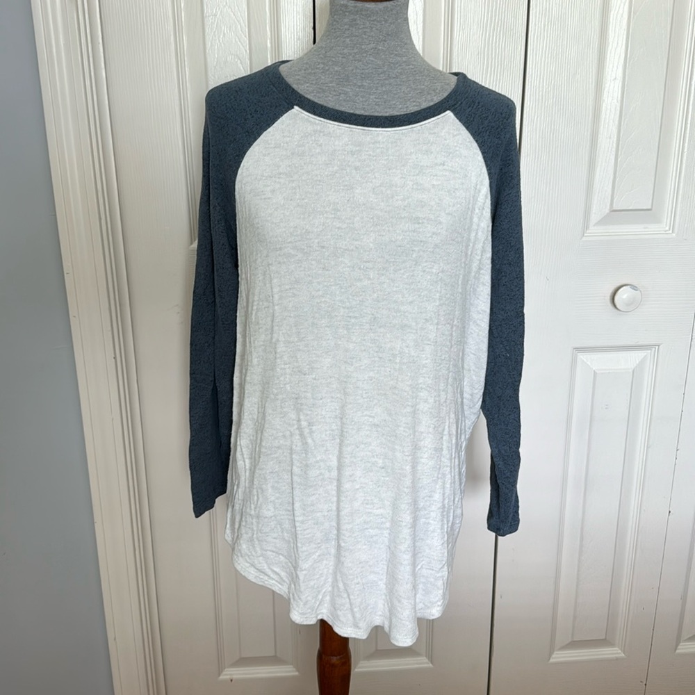 EUC American Eagle Soft & Sexy Plush Long Sleeve Baseball Tee